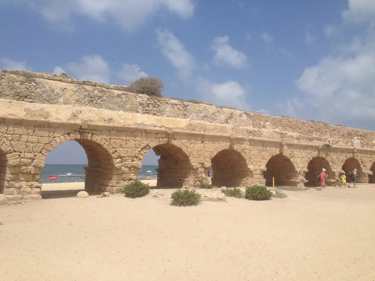 It is just incredible that the ruins of the water bridge remained for more than 2000 years.....wow!! Amazing!