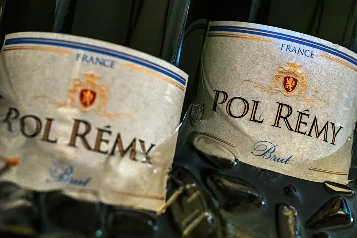 Brunch is completed only with the bubbles. The tingle of this sparkling wine excited us with fruity notes and mineral aftertaste.