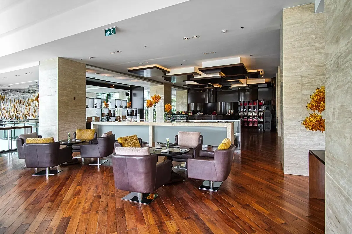 Brown tones soften the large lounge area while the bar provides some privacy.