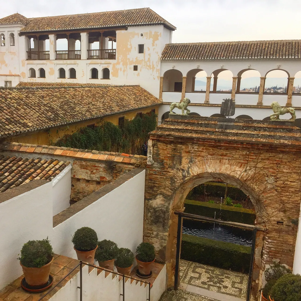 Courtyards within the new palace feature more modern, Spanish style architecture.