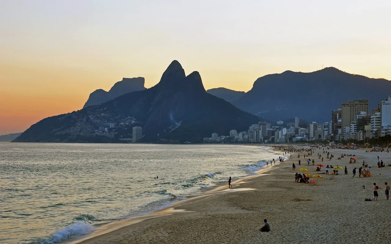 Discover the famous Ipanema Beach, one of the most beautiful beaches in Rio de Janeiro, Brazil