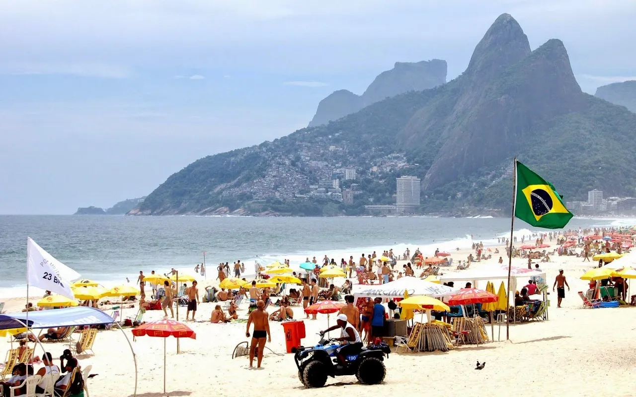 Discover the famous Ipanema Beach, one of the most beautiful beaches in Rio de Janeiro, Brazil