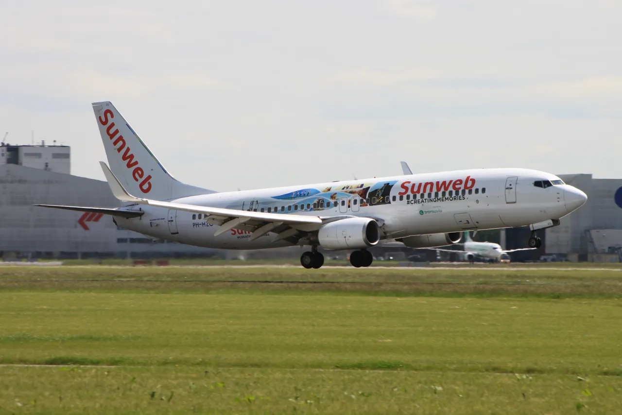 PH-HZG Transavia -B738 WL (2).JPG