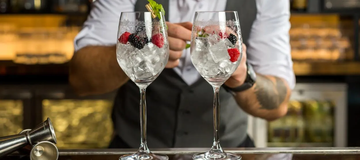 jad-restaurant-rays-bar-mixology-hero.jpg