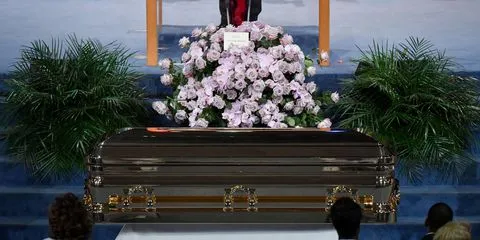 aretha-franklin-funeral-11-1535736971.jpg