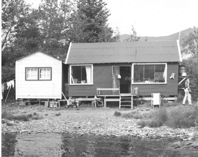old-small-house-vintage-image-687x544.jpg