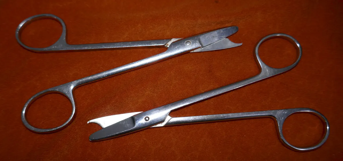 tijeras para retirar suturas.jpg