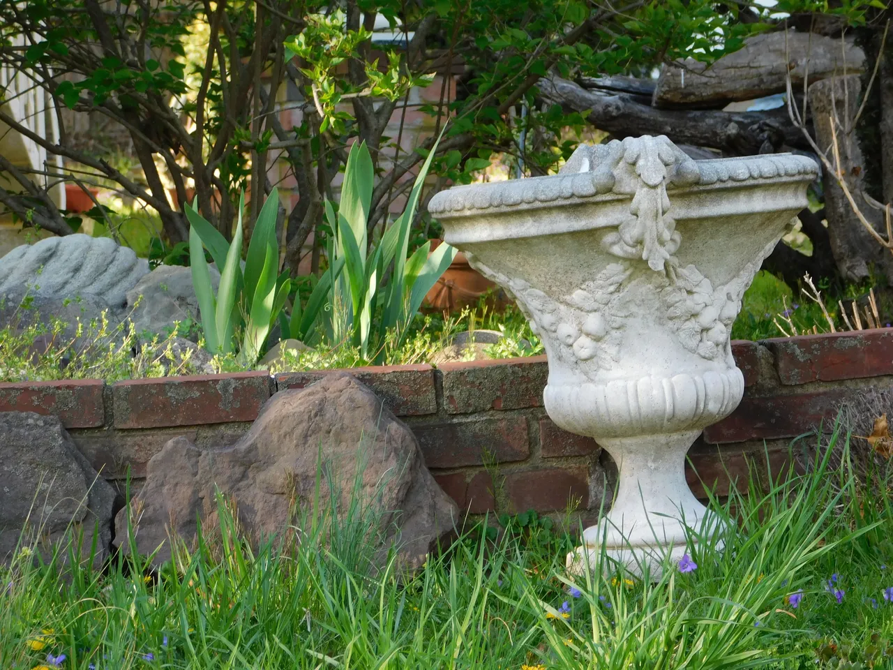 marble planter sculpture.png