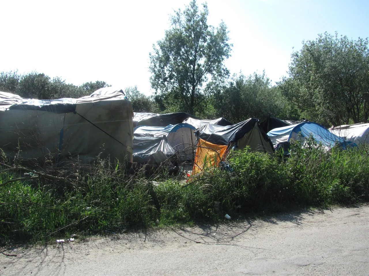 Calais_refugee_camp_4.JPG