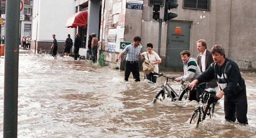 Powódź tysiąclecia, lipiec 1997, Nysa https://nowinynyskie.com.pl/artykul/22-lata-od-powodzi-tysiaclecia/721354