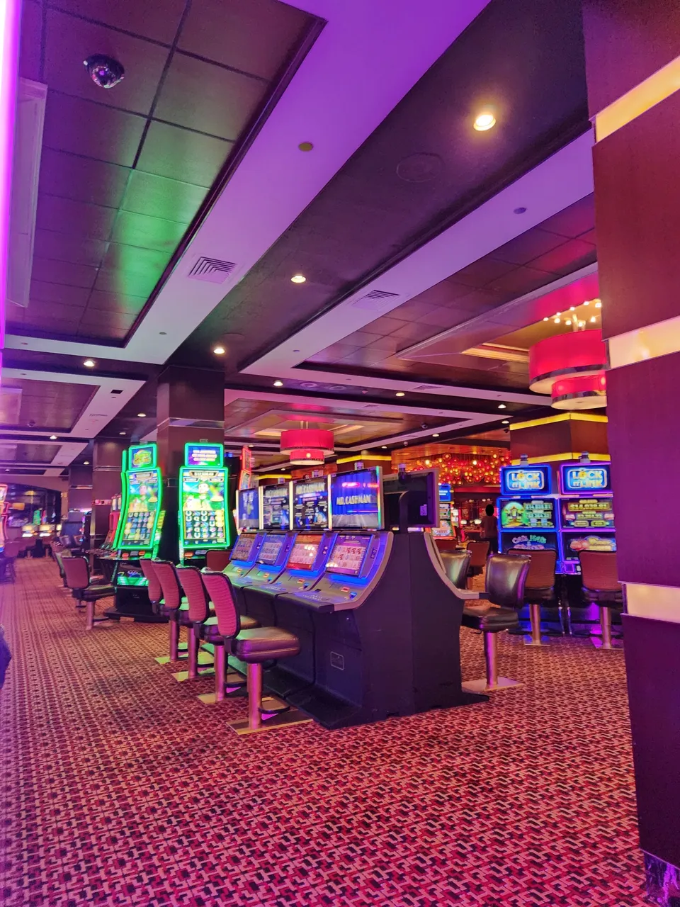 casino floor of golden nugget.jpg