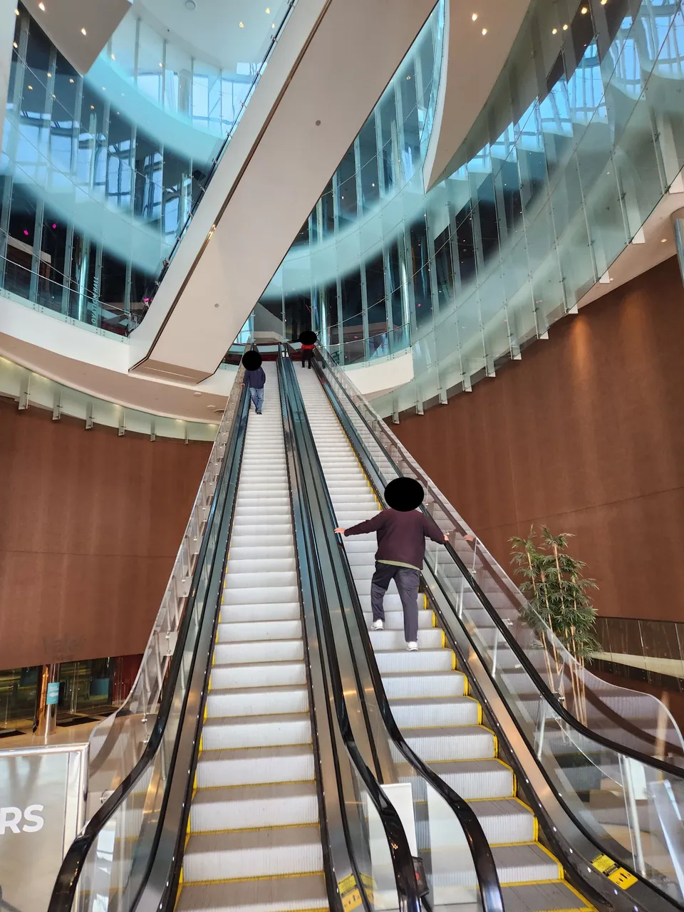 massive escalator.jpg