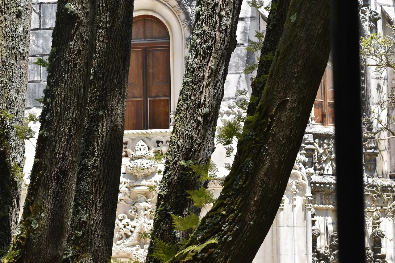 Quinta da Regaleira towers 2.jpg