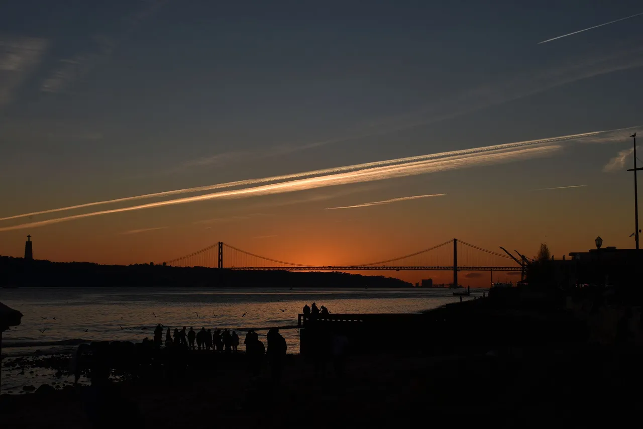 sunset lisbon bridge jan 20.jpg
