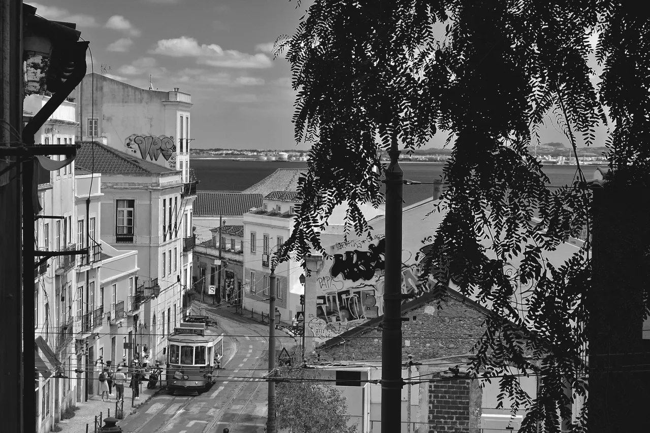 Lisbon tram bw 2.jpg