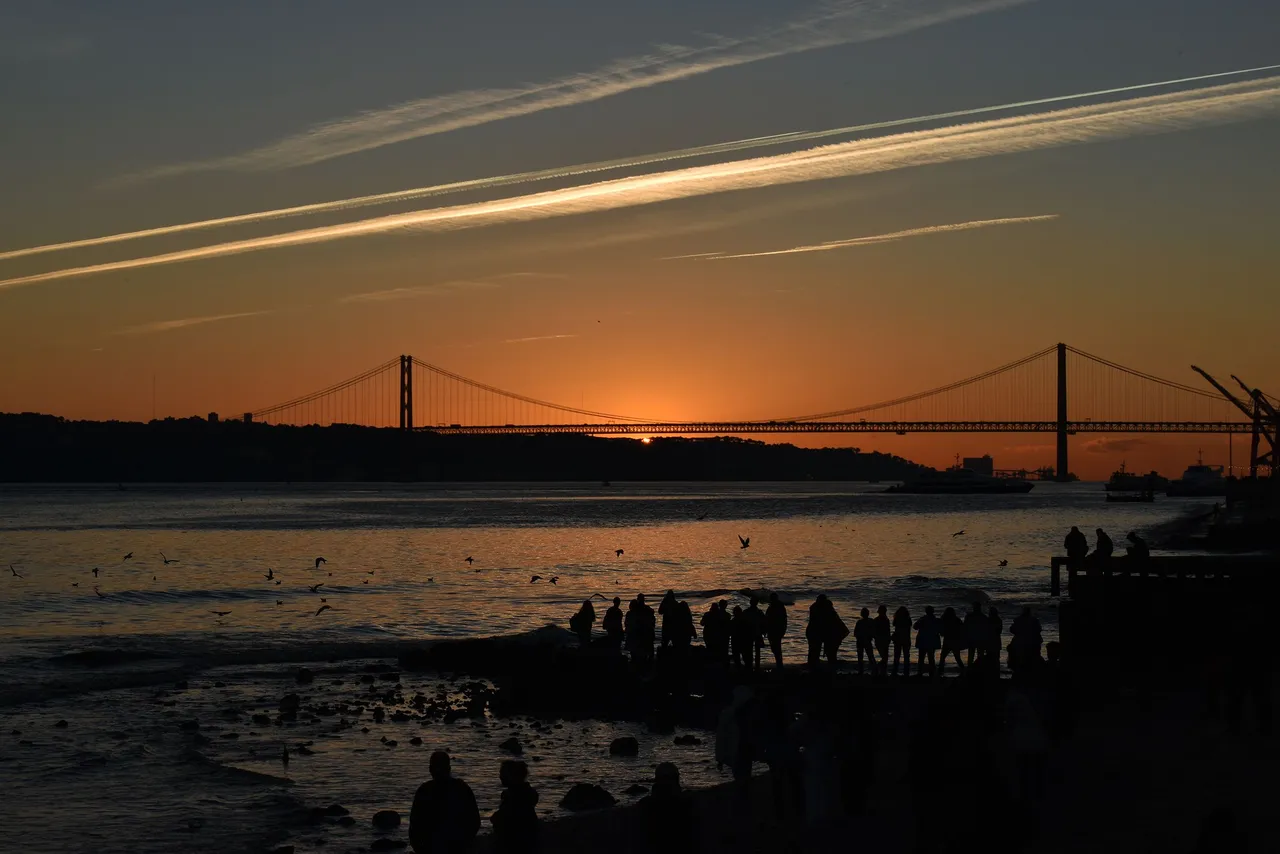 sunset lisbon bridge jan 18.jpg