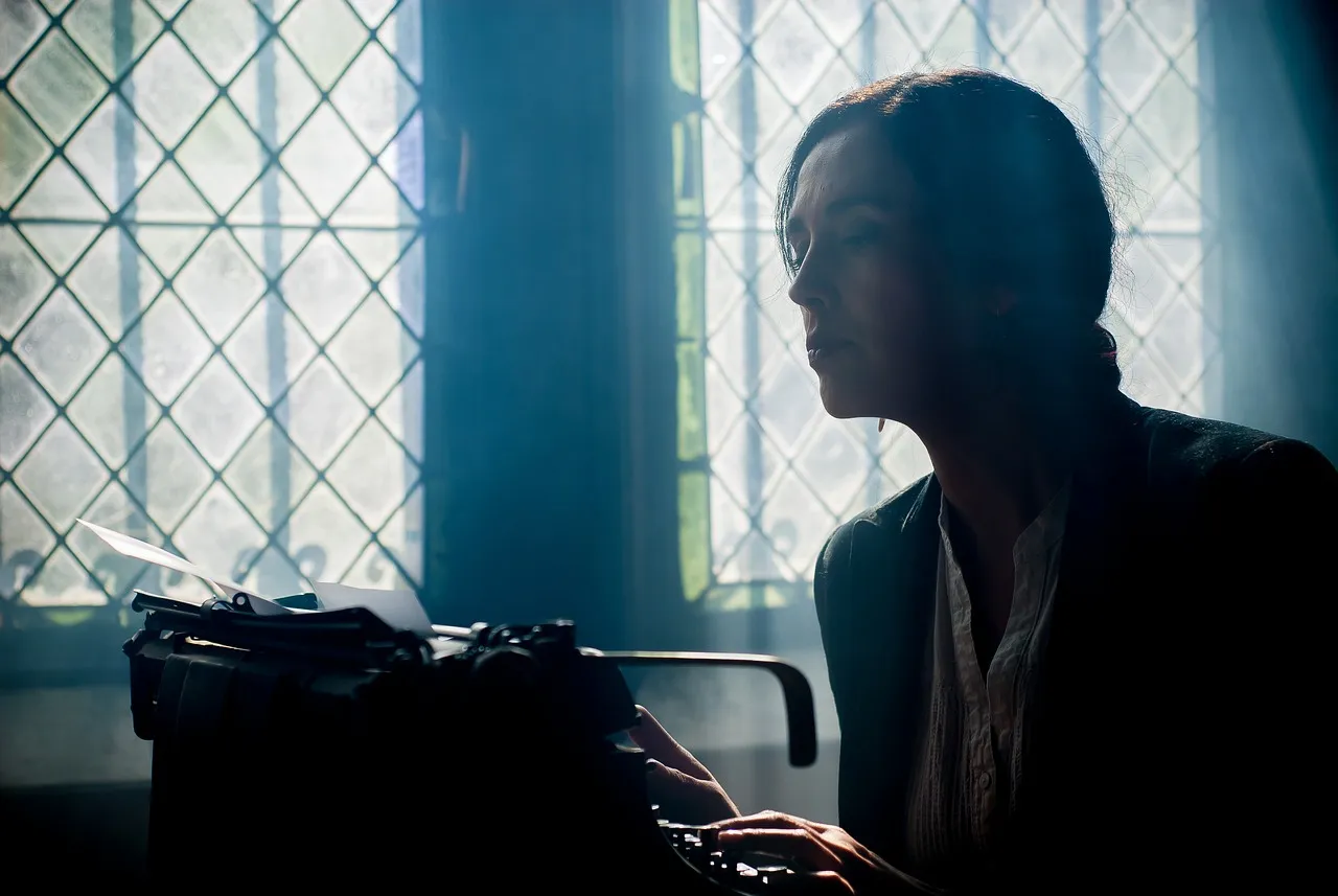writer-g06e06916d_1280.jpg