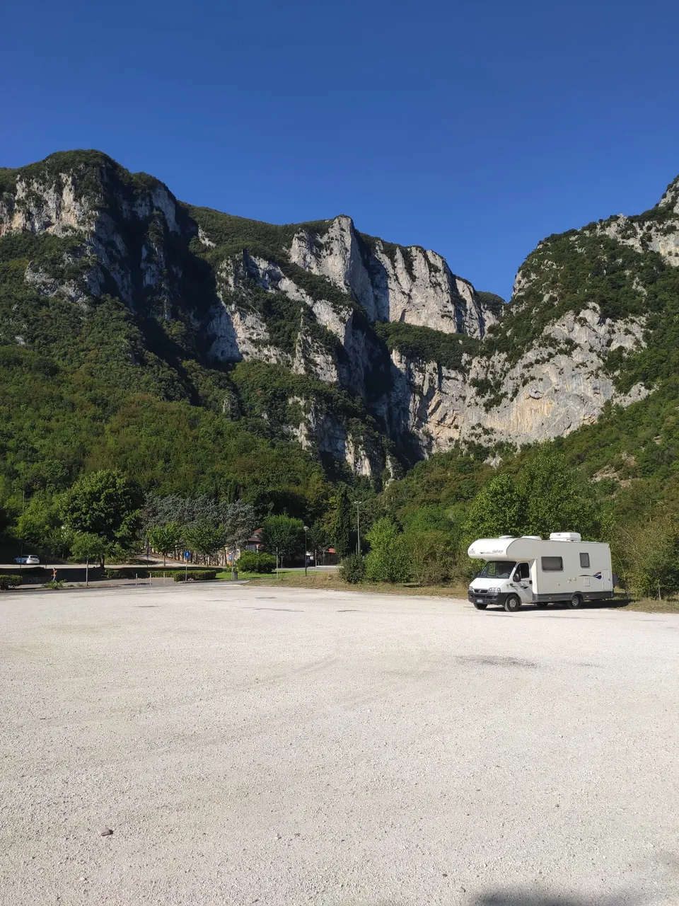 Grande parcheggio camper.jpg