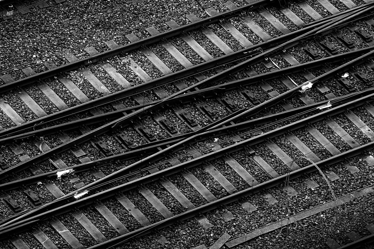 Tracks2.jpg