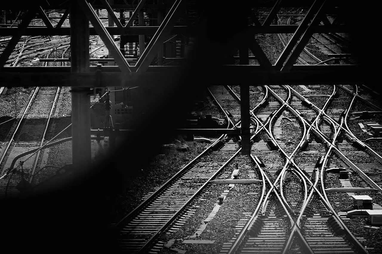 Tracks1.jpg