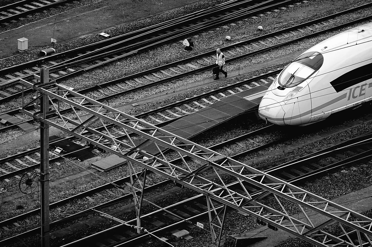 Tracks1.jpg