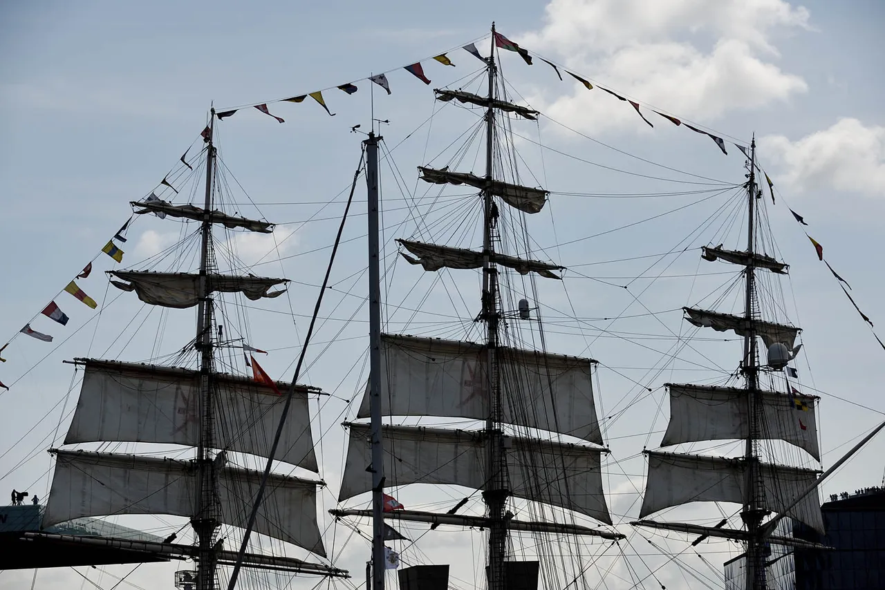 Sail2.jpg