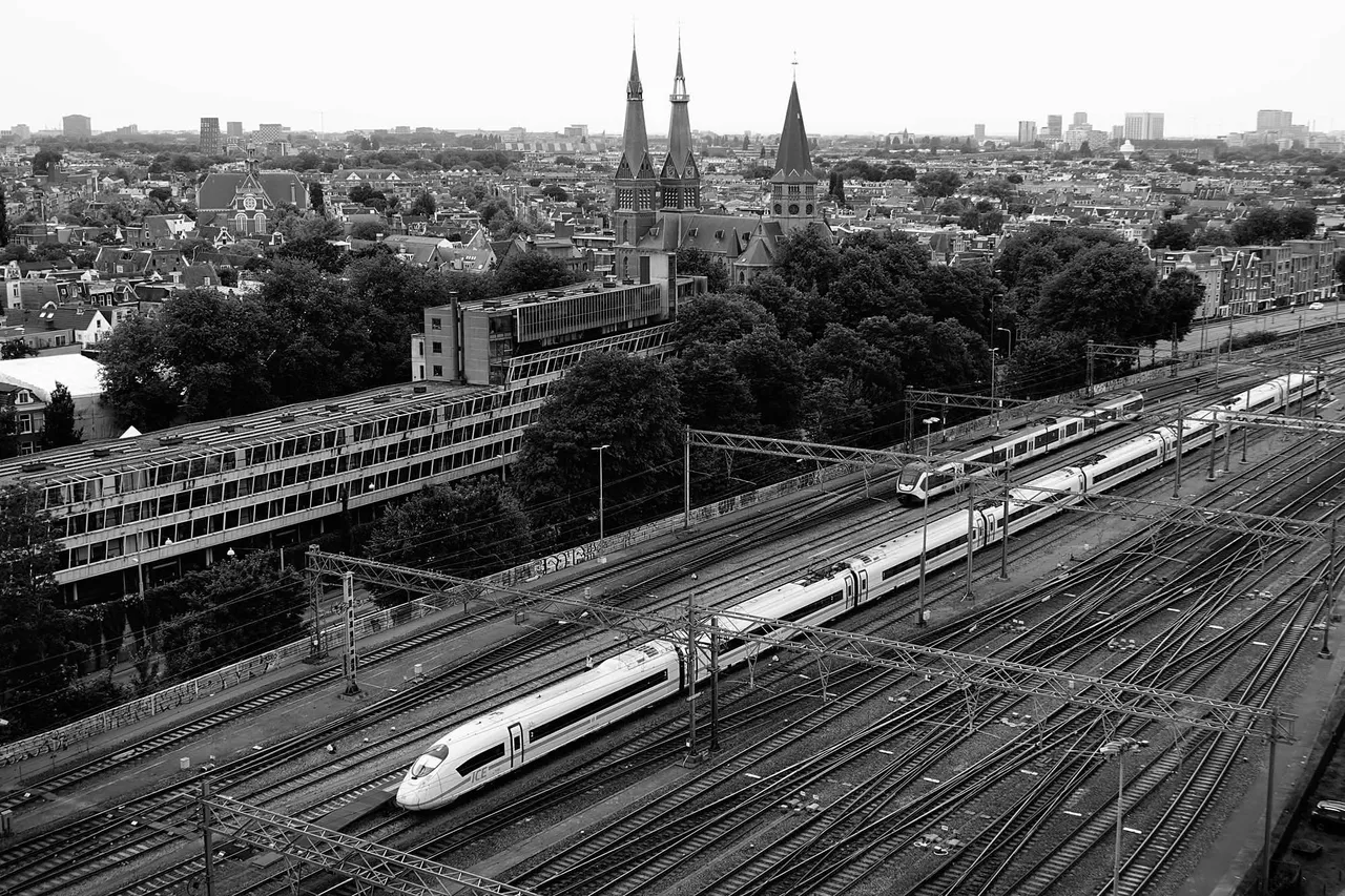 Tracks3.jpg