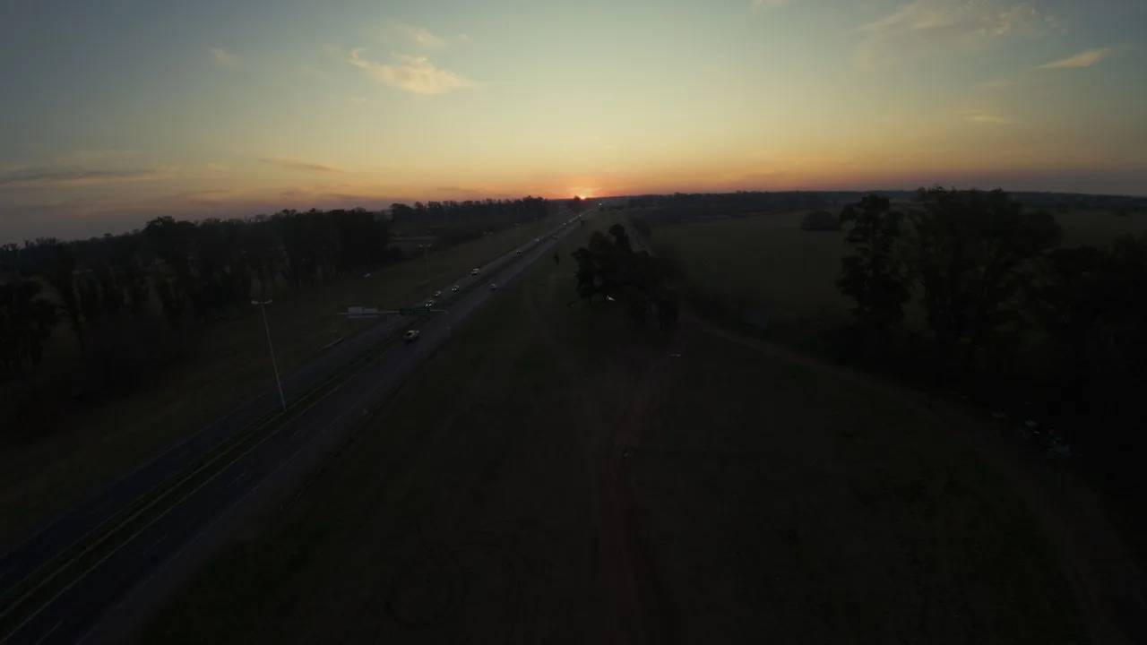 atardecer autopista.jpg