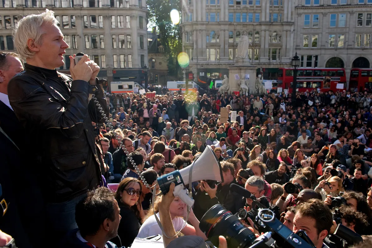 julian-assange-occupy-london-giglio_wccs3c.jpg