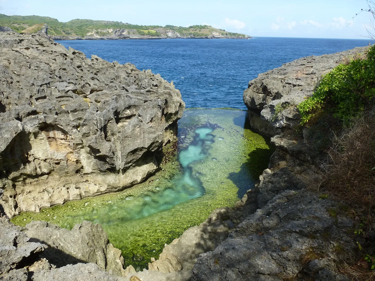 Nusa Penida - Broken Beach (43).JPG