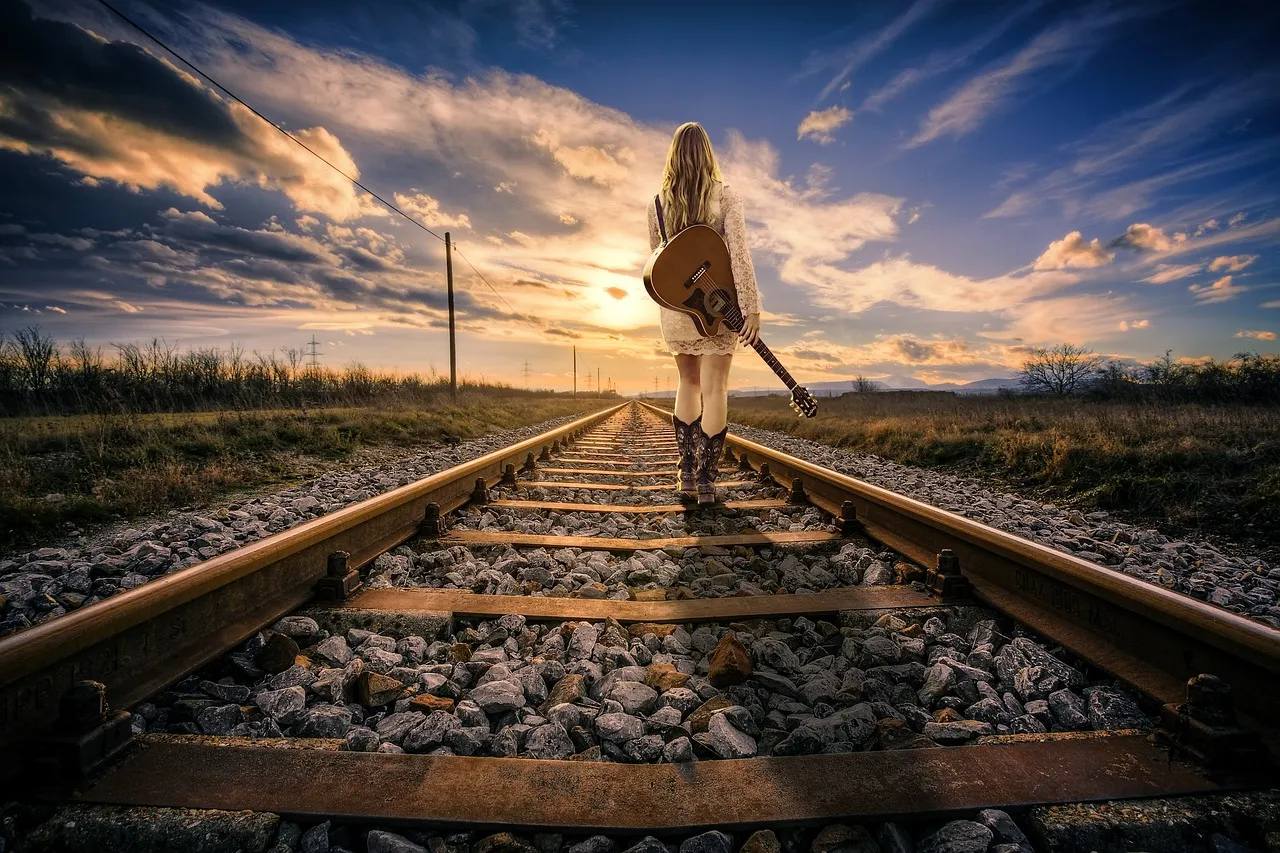 railway-line-3104986_1280-jplenio-pixabay.jpg