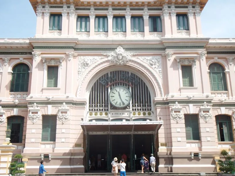 The-grand-entrance-to-The-OLd-Post-Office.jpg