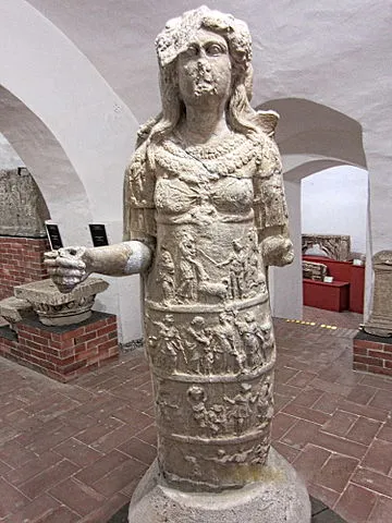The triple-body goddess Hecate at Muzeul Naţional — Brukenthal CristianChirita, CC BY-SA 3.0, via Wikimedia Commons