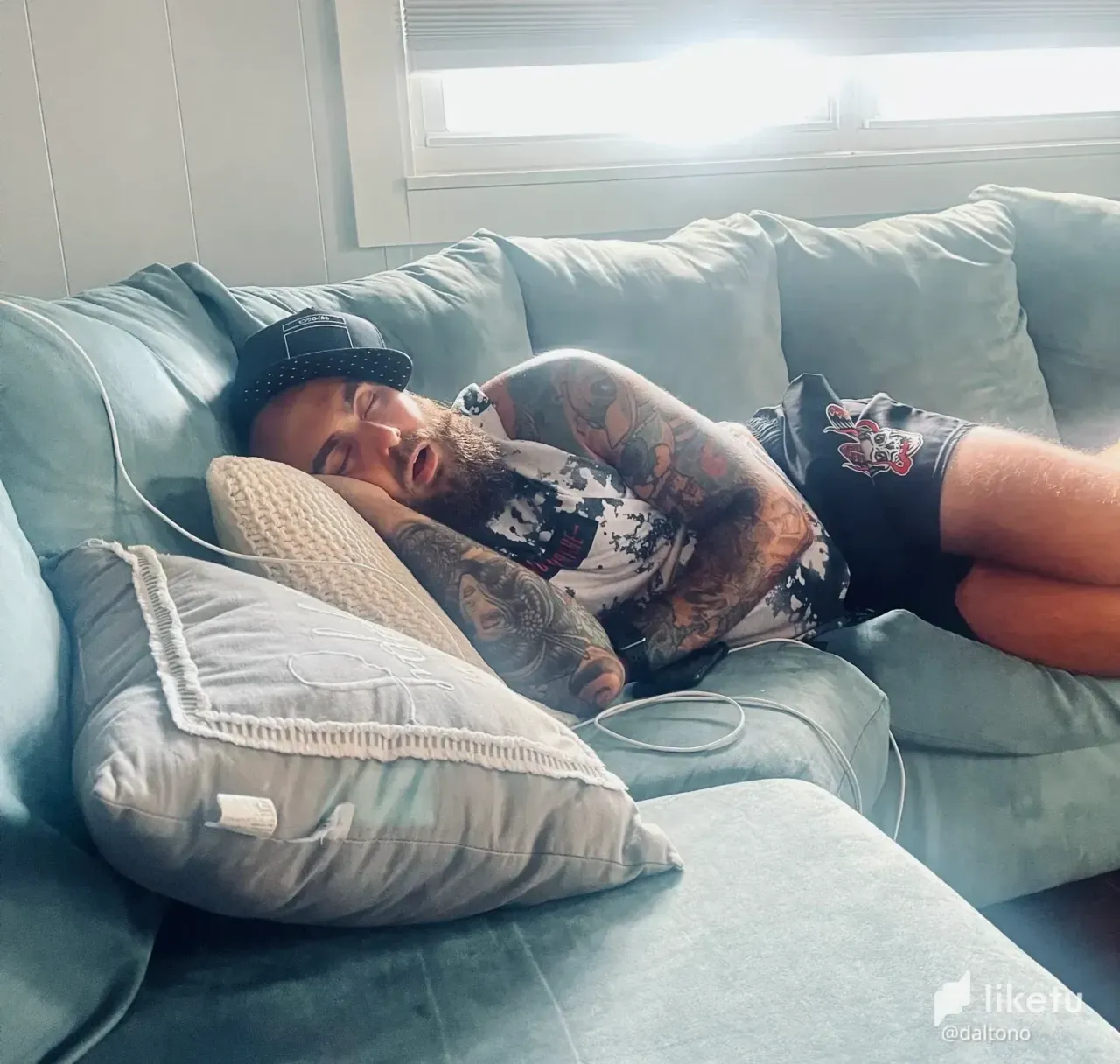 cl6ruyab402cz15kfay557vch_sleepyd.webp