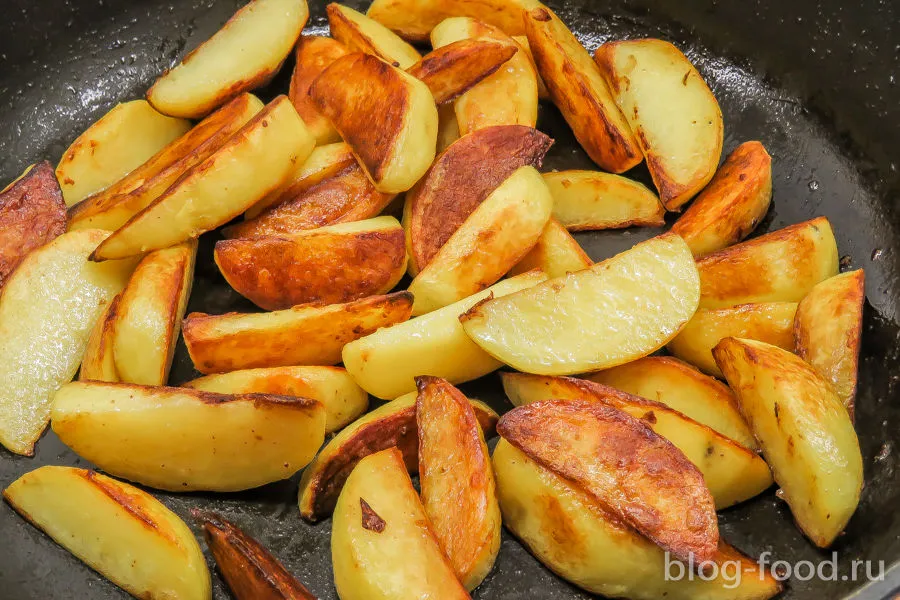 Chicken with baked potatoes and Apple
