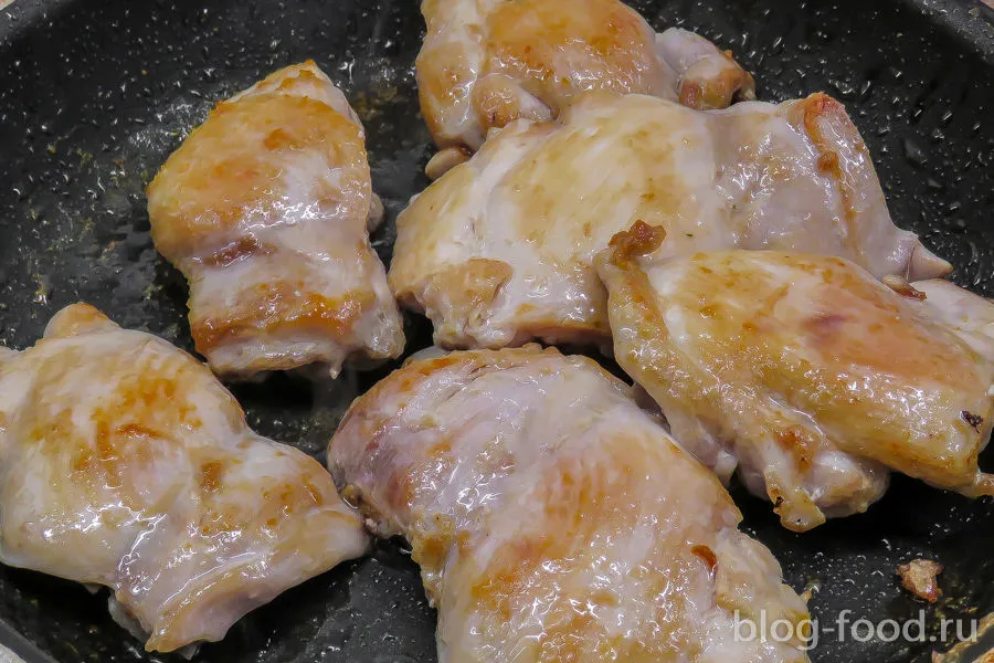Chicken with baked potatoes and Apple