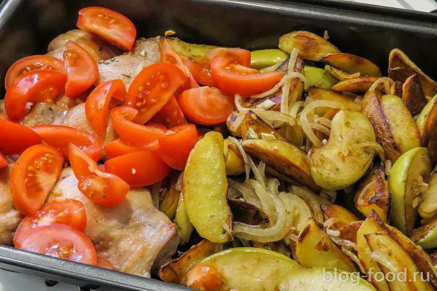 Chicken with baked potatoes and Apple