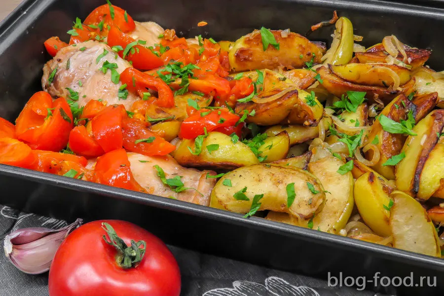 Chicken with baked potatoes and Apple