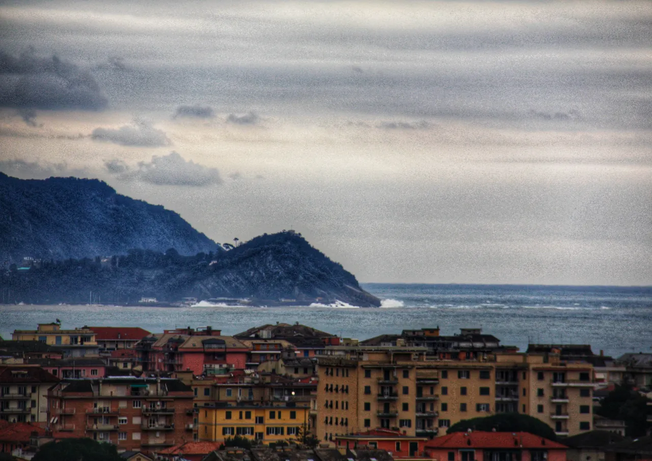 Sestri Levante dall'alto del cimitero di Chiavari