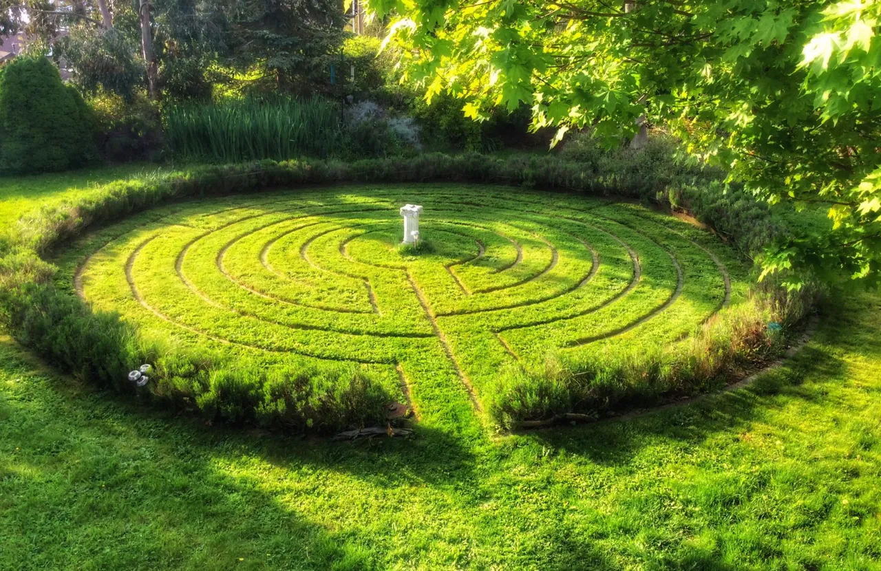 0041Labyrinth.jpg