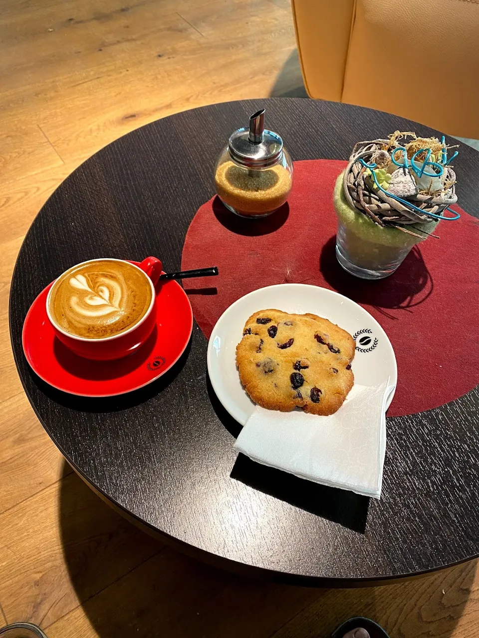 Yes indeed, excellent coffee&cookie