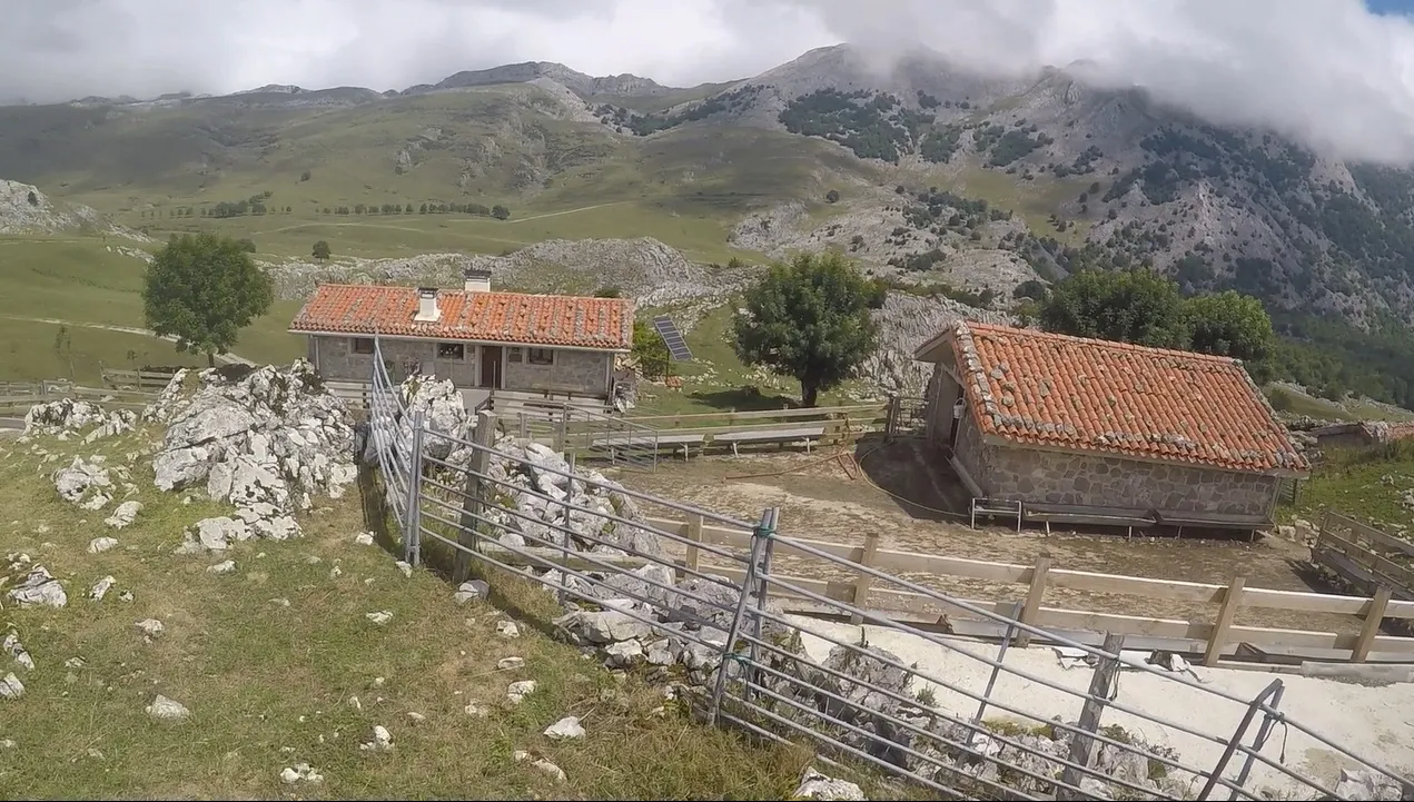 I’m a bit jealous of those shepherd living so peacefully in here surrounded by Nature.