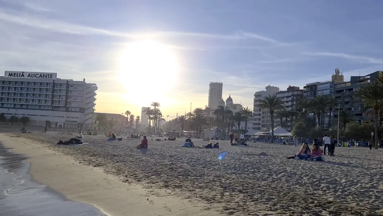 Melia Alicante hotel, sun in the middle and Gran Sol hotel.