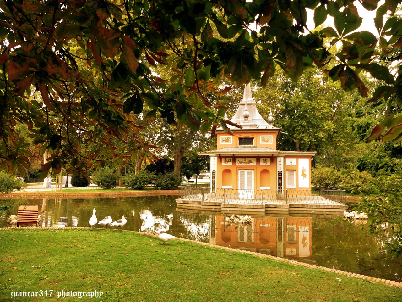 Symbolic geese guard the place