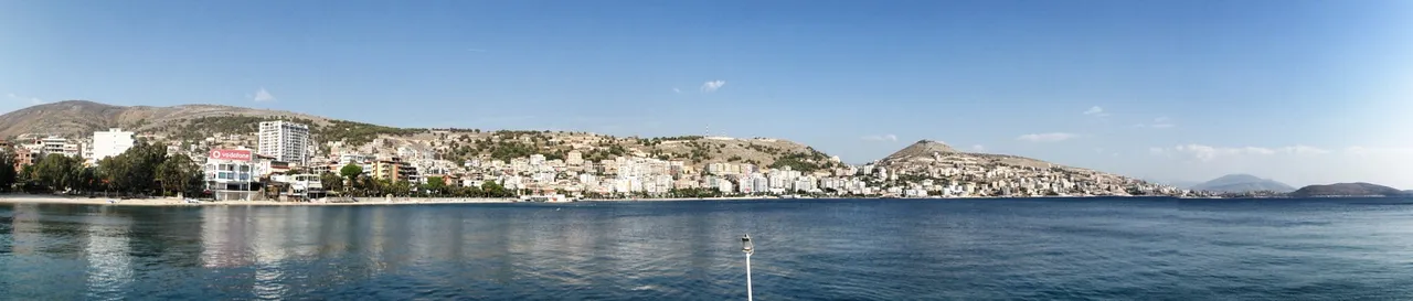 Wide view on the bay