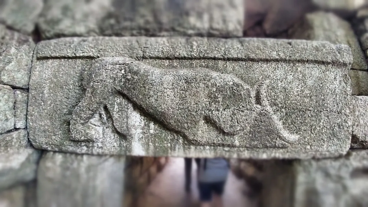 The lion made of stone on the gate