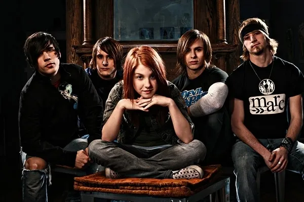 paramore-P-paramores-demo-songs-12659789-600-399.jpg