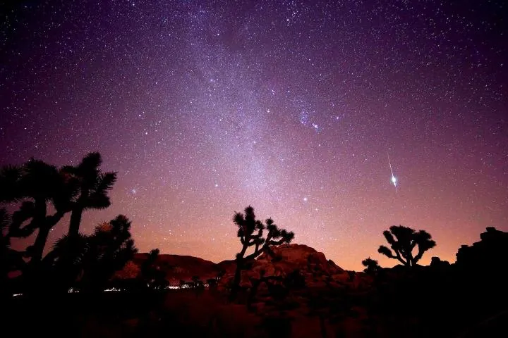 meteor_shower_by_channone_arif_wikimedia_commons.jpg