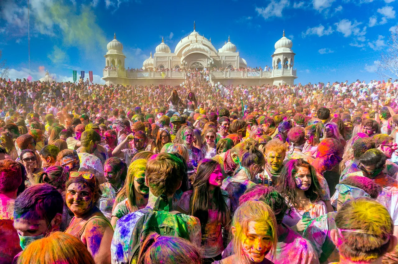 Holi_Festival_of_Colors_Utah,_United_States_2013.jpg