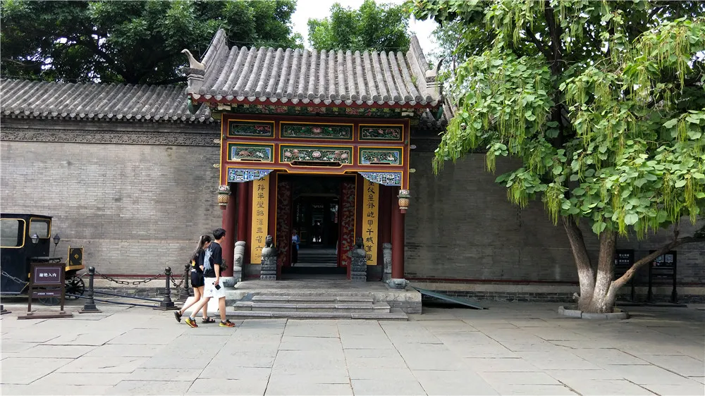 梧桐树 大门.jpg
